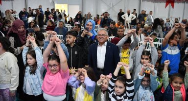 Başkan Büyükkılıç, Çocuk Kitap Fuarı ve Şenliği'nde