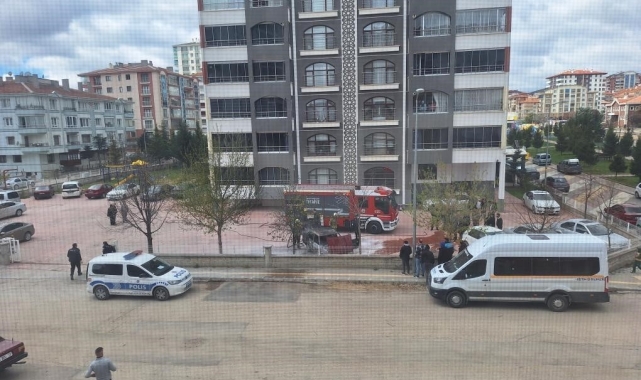 Başkentte facianın önüne geçildi: Park halindeki araç alev alev yandı
