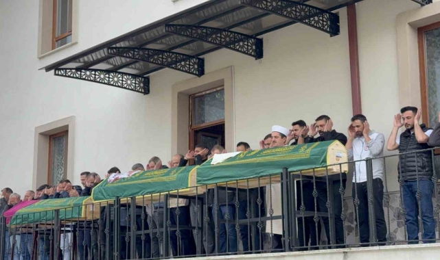 Bayram tatilinden dönen öğretmen aile son yolculuğuna uğurlandı