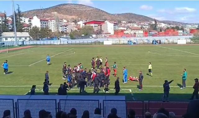 Bilecik'te amatör maçta ortalık karıştı!