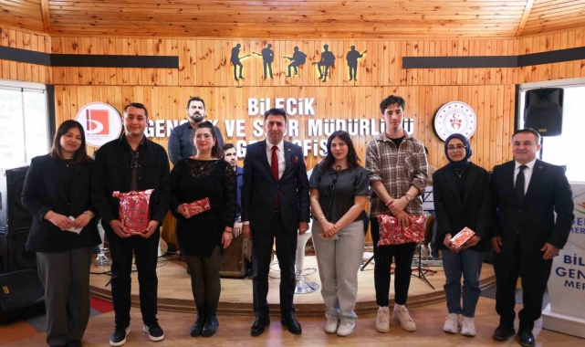 Bilecik'te genç yetenekler sahne aldı, kültür ve sanat rüzgarı esti