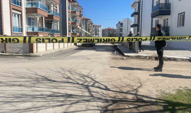 Boşanma aşamasındaki karısını sokak ortasında öldürdü