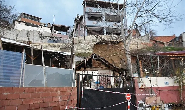 Boyabat'ta istinat duvarı çöken binada mağduriyet sürüyor