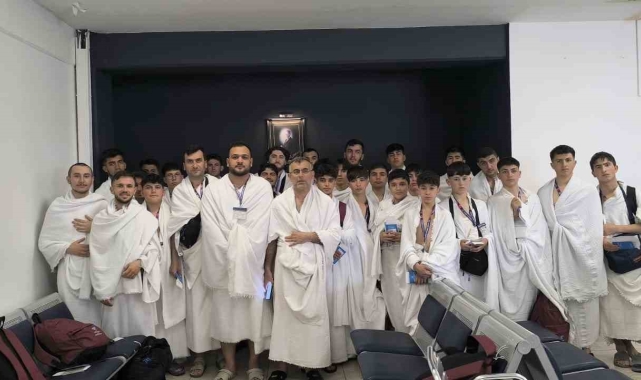 Bozkır&#039;da hafızlık eğitimi tamamlayan 30 öğrenciye umre ziyareti ödülü