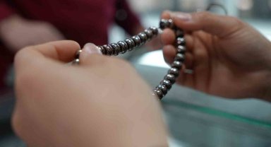 Brezilya'da yetişen meyveden Erzincan'da tespih yapılıyor