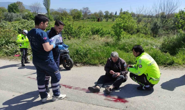 Bursa'da kamyonetle çarpışan motosikletteki çift yaralandı