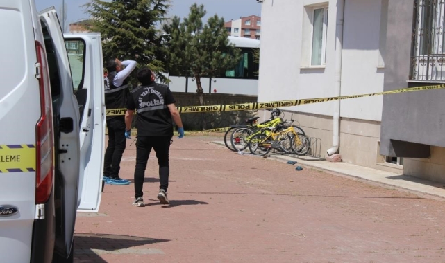 Cam silerken 4'üncü kattan düşerek ağır yaralanan kadın hayatını kaybetti