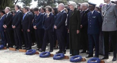 Çanakkale Kara Savaşları'nın yıl dönümünde Fransız ve İngiliz anıtlarında tören düzenlendi