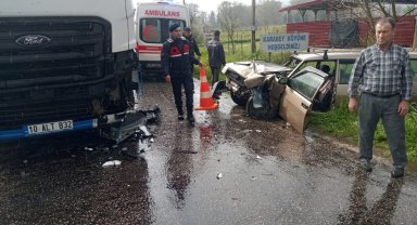 Çanakkale'de tır ile otomobil çarpıştı: 1 yaralı