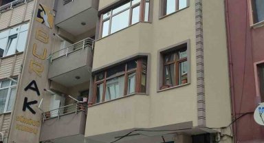 Çatıdan düşen kalaslar paniğe neden oldu