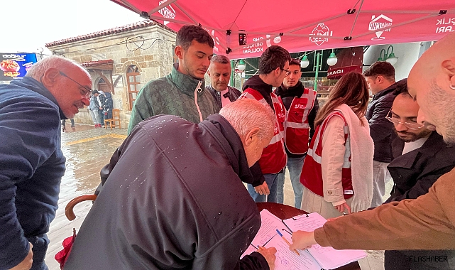 CHP Gençlik Kolları, İmamoğlu'na destek için stant kurdu