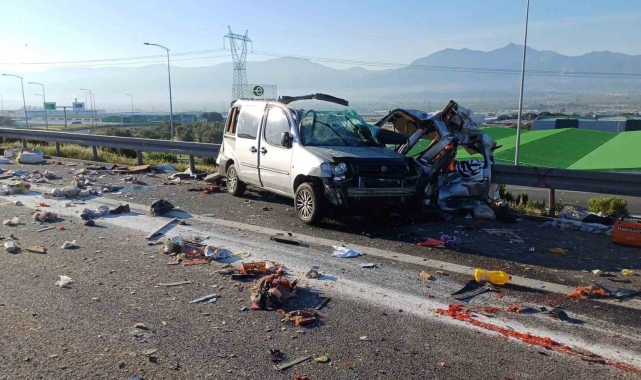 Çıkışı kaçırıp geri gelen araca kamyon çarptı: 1 ölü, 2 ağır yaralı