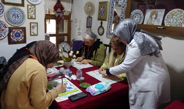 Çinicilik kursu sayesinde hem stres atıyorlar hem de aile bütçesine katkıda bulunuyorlar