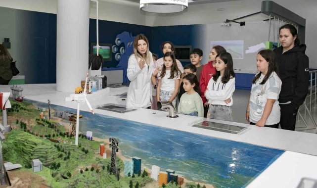 Çocuklar, İklim ve Çevre Bilim Merkezinde eğlenerek öğreniyor