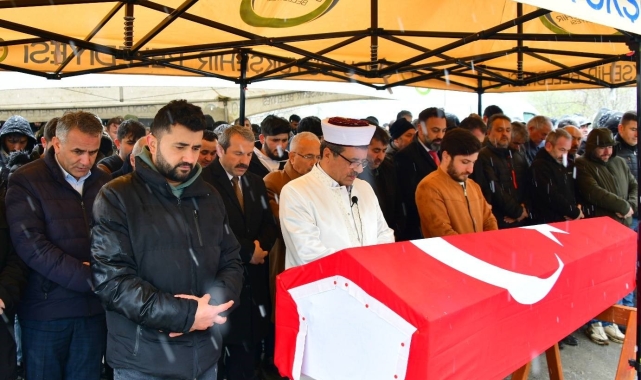 Çöp ayrıştırma tesisinde makineye sıkışan genç, son yolculuğuna uğurlandı