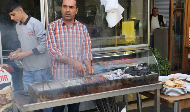 Diyarbakır esnafı 9 günlük bayram tatilinin keyfini çıkardı, yüzler güldü