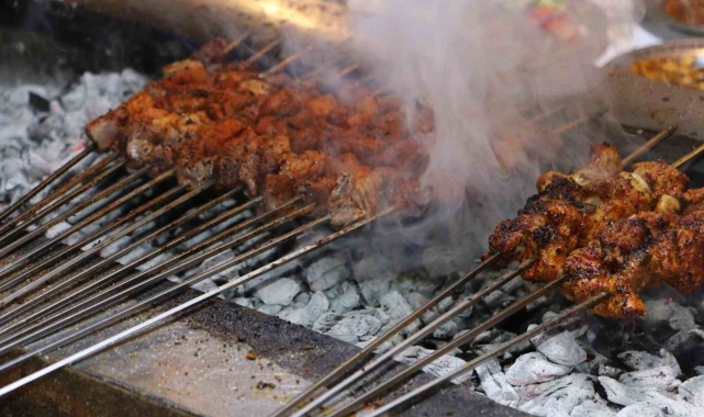 Diyarbakır'da bayramda 50 ton tescilli ciğer kebabı tüketildi