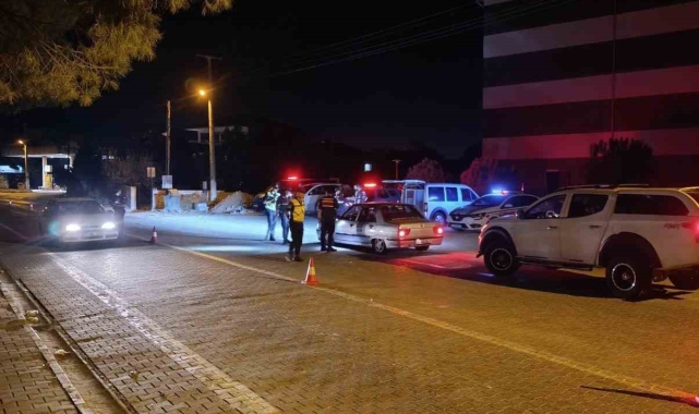 Durdurulan araçtan ruhsatsız tüfek ve tabanca ele geçirildi