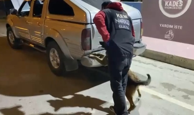 Elazığ'da aracın bagaj kapağına zulalanmış 5 kilo uyuşturucu ele geçirildi