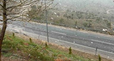 Elazığ'ın yüksek kesimlerinde kar yağışı başladı
