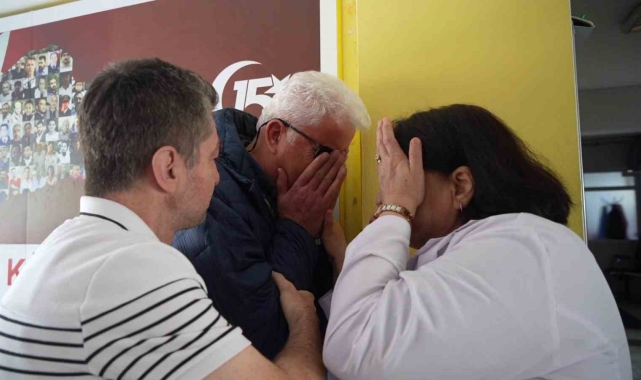 Emekliye ayrılan öğretmene duygusal veda: Gözyaşlarına hakim olamadı