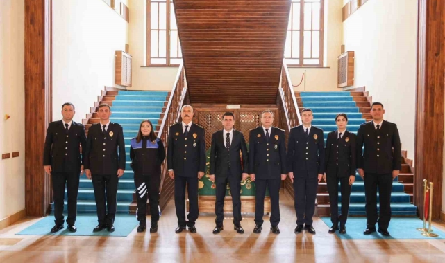 Emniyet mensuplarını makamında ağırladı