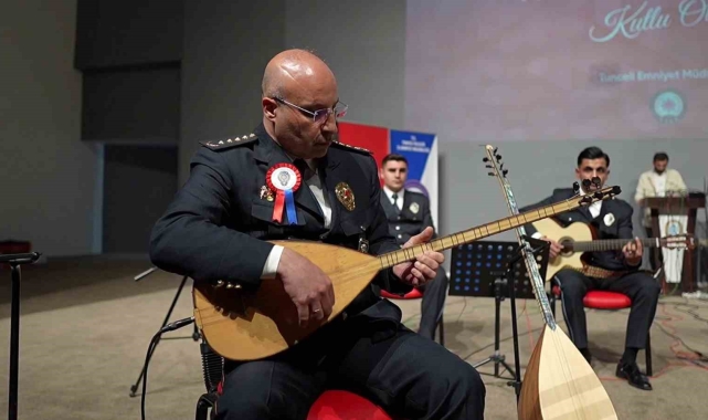 Emniyet müdürü çaldı, dinleyiciler duygusal anlar yaşadı