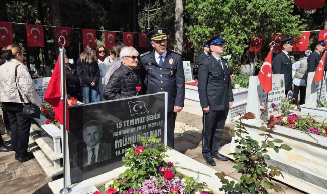 Emniyet Müdürü Turanlı, FETÖ'nün darbe gecesinde şehit düşen Alkan'ın mezarında: "O gece beraber savaştık"