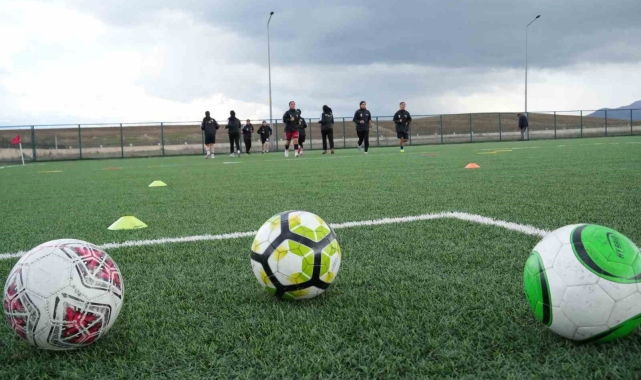 Erken yaşta evliliğe karşı kurulan kadın futbol takımı 2. Lig yolunda
