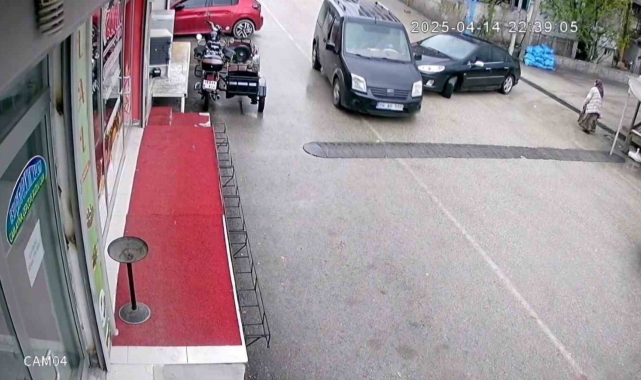 Eruh'ta maddi hasarlı kaza güvenlik kamerasına yansıdı