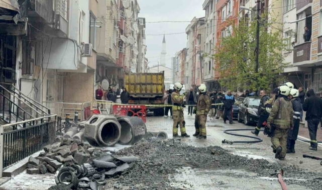 Esenyurt'ta faciadan dönüldü, İSKİ çalışması sırasında delinen gaz borusu binalara hasar verdi