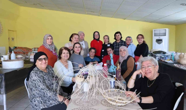 Eski eşyalar kadınların hünerli ellerinde yeniden değer kazanıyor
