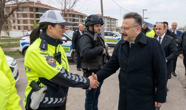 Eskişehir Valisi Hüseyin Aksoy Polis Uygulama Noktasını ziyaret etti