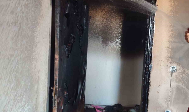 Evde çıkan yangında eşyalar kullanılamaz hale geldi