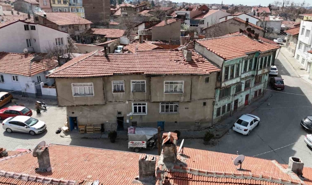 Evden atılan yaşlı adamın yüzü İHA'nın haberinden sonra güldü