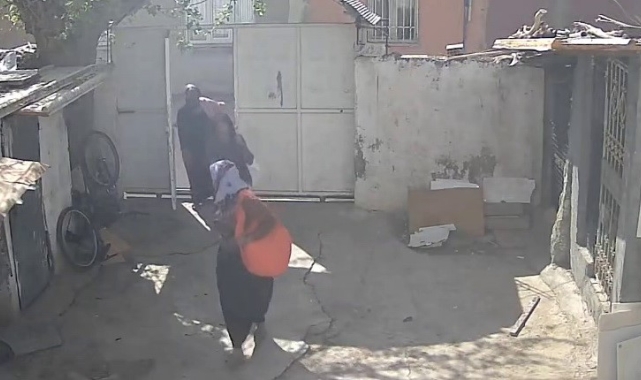 Eve giren kadın şahıslar, altınlarla kayıplara karıştı