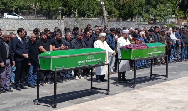 Feci kazada ölen anne ile oğlu son yolcuğuna uğurlandı