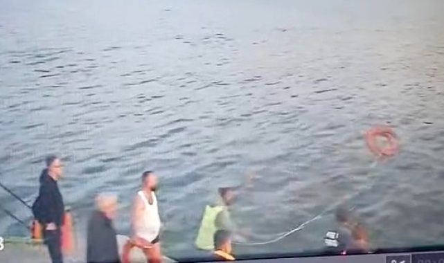 Feribottan baraja atlayan şahıs kurtarıldı
