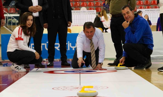 Floor Curling Gençler Grup maçları Kayseri'de başladı