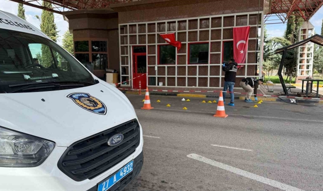 Gaziantep havalimanı girişindeki arbedede silah ateş aldı: 1'i polis 2 yaralı