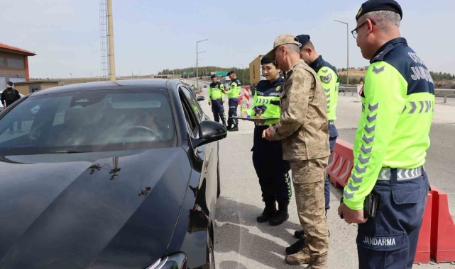 Gaziantep&#039;te jandarma ekipleri bayram tedbirlerini sürdürüyor