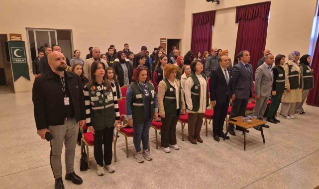 Gençlere kritik uyarı: "Herkesin elinde telefon var"