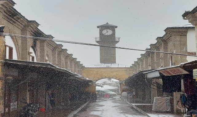 Gümüşhacıköy'de kar etkili oluyor