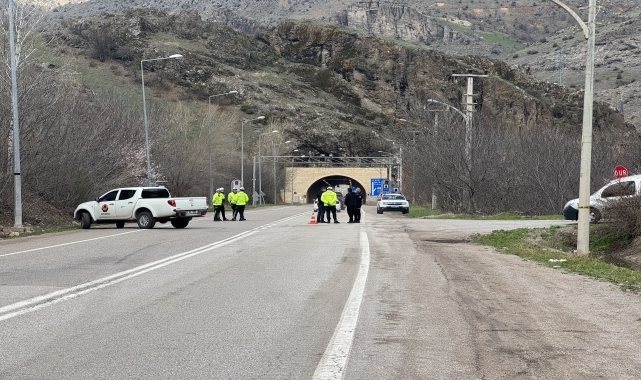 Gümüşhane-Trabzon kara yolunda heyelan meydana geldi