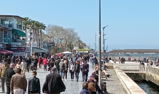 Güneşi gören Mudanya Sahili'ne koştu