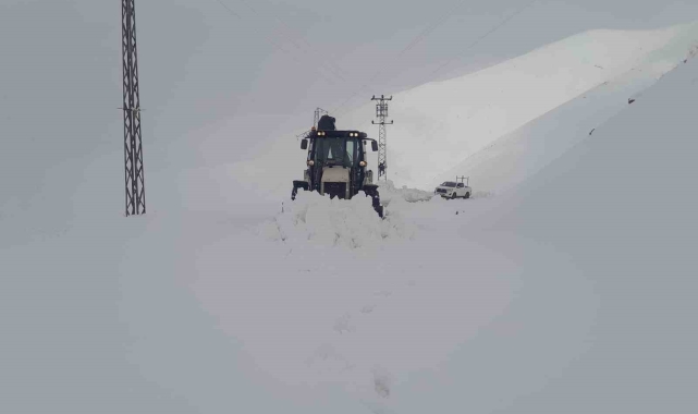 Hakkari'de 37 köy yolu ulaşıma kapandı