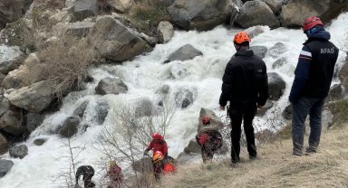 Hakkari'de kayıp kadını arama çalışmaları devam ediyor