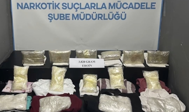 Hakkari'de otomobilin yakıt deposunda 21 kilo 440 gram uyuşturucu madde ele geçirildi