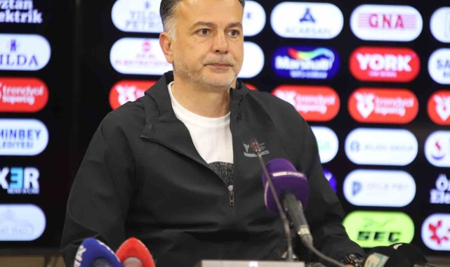 Hatayspor, Teknik Direktör Murat Şahin'in görevden ayrıldığı iddialarını yalanladı
