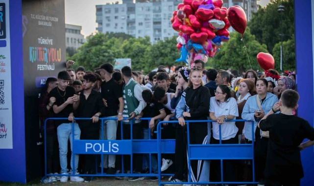 Her şey ön sırayı kapmak için: Maraton koşar gibi konsere koştular
